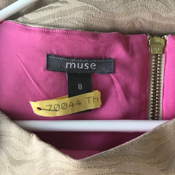 Muse Size 8 beige dress preowned - Picture 5 of 6